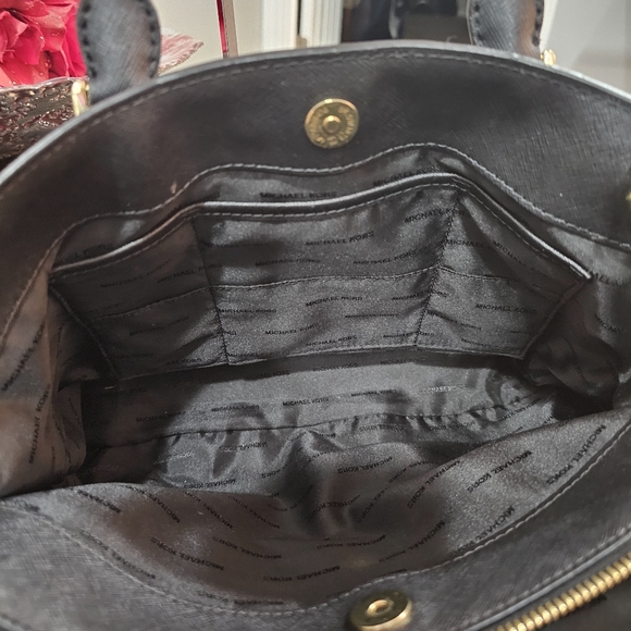 Michael Kors Savannah Medium Saffiano Leather Satchel Tote Bag - Picture 5 of 16